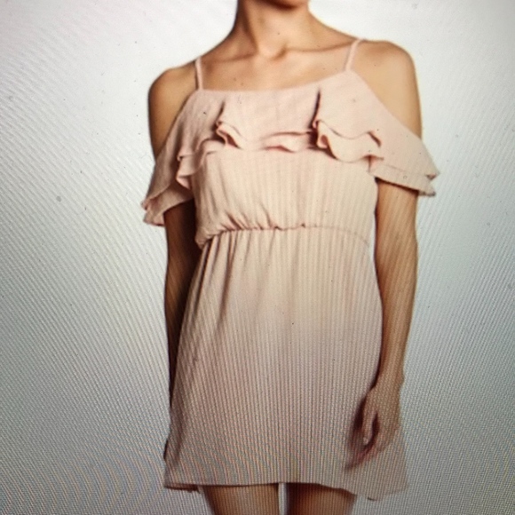 NWT *HOST PICK* Lush Ruffle Cold Shoulder Dress - Picture 3 of 7